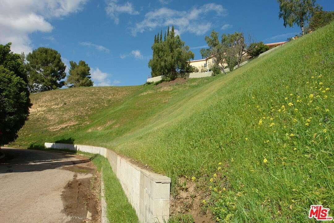 0.12 Acres of Land for Sale in Woodland Hills, California