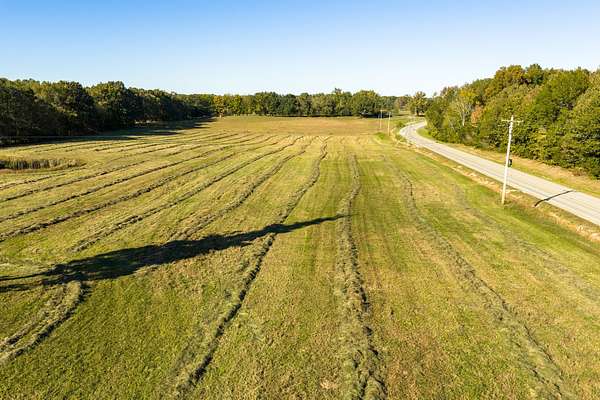 10 Acres of Agricultural Land for Sale in Dickson, Tennessee
