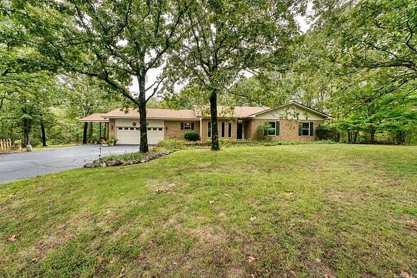 3.17 Acres of Land with Home for Sale in Hot Springs, Arkansas