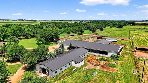27 Acres of Agricultural Land with Home for Sale in Collinsville, Texas