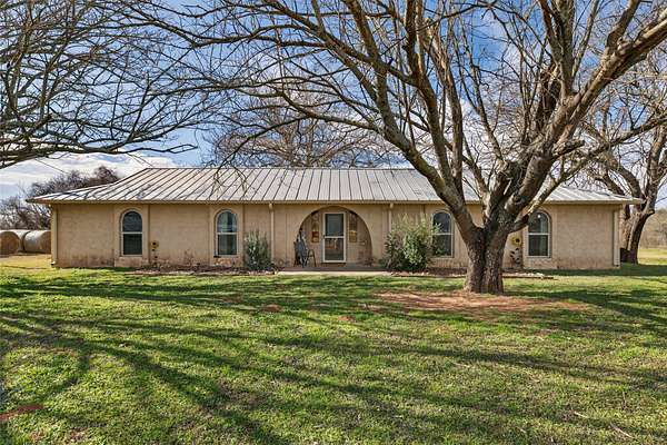 6 Acres of Land with Home for Sale in Waco, Texas