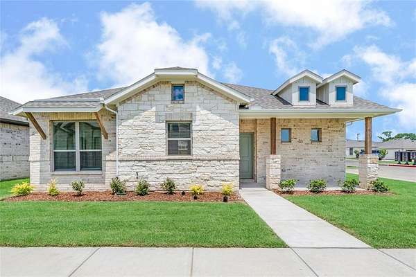 54 Acres of Land with Home for Lease in Greenville, Texas