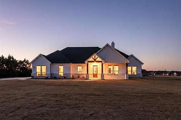 1.5 Acres of Residential Land with Home for Sale in Trenton, Texas