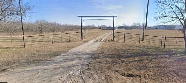 8.74 Acres of Residential Land with Home for Sale in Kemp, Texas