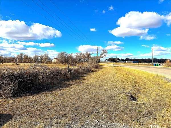 90 Acres of Land for Sale in Poolville, Texas