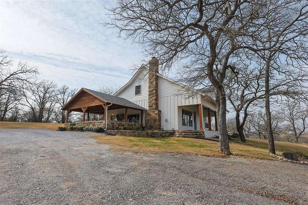 20 Acres of Land with Home for Sale in Decatur, Texas