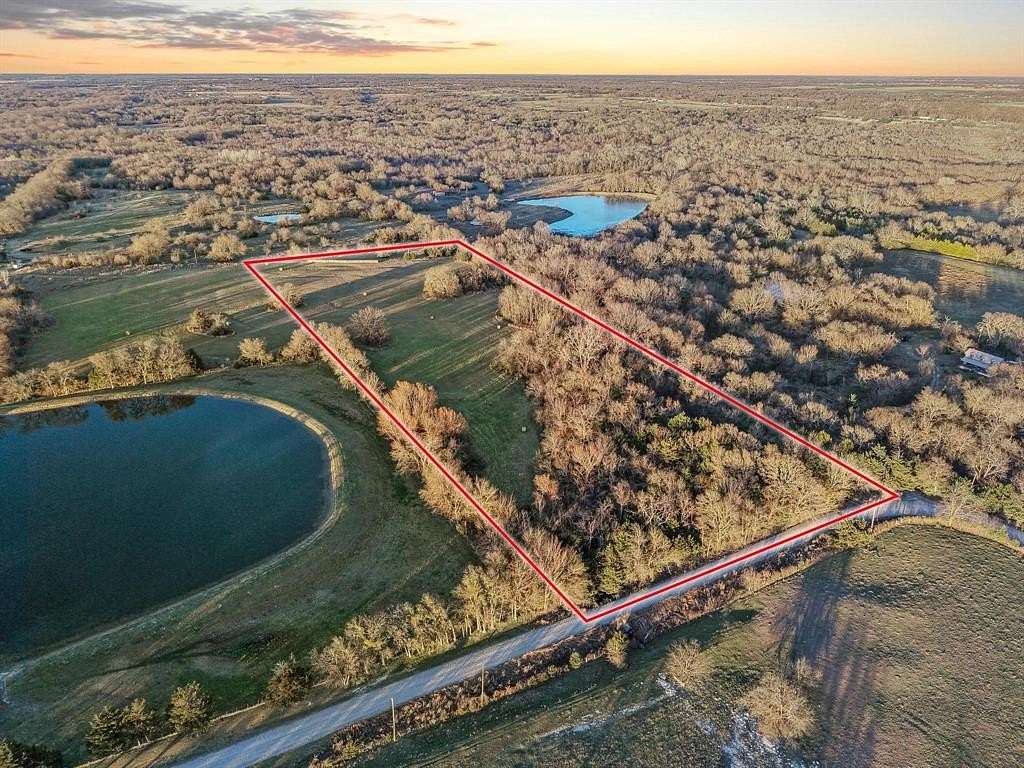 12 Acres of Land for Sale in Wolfe City, Texas