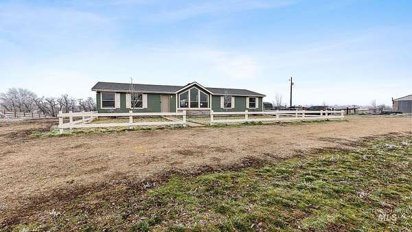 2.17 Acres of Residential Land with Home for Sale in Payette, Idaho