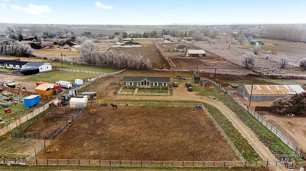 2.17 Acres of Residential Land with Home for Sale in Payette, Idaho