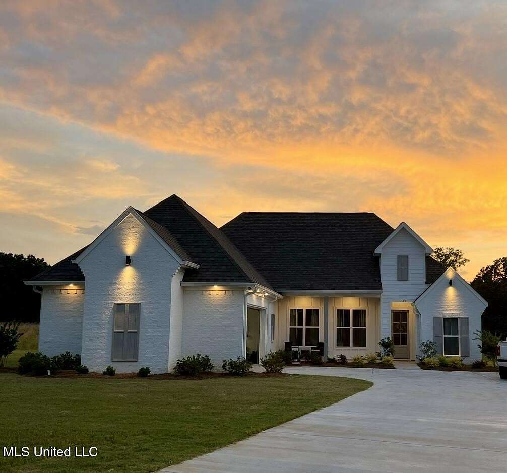 3 Acres of Residential Land with Home for Sale in Pelahatchie, Mississippi