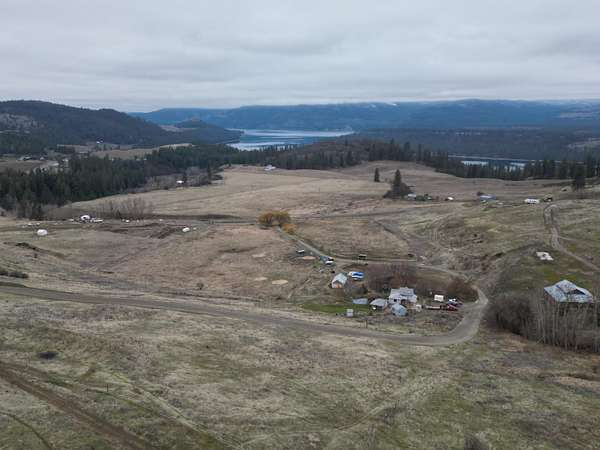16.6 Acres of Land with Home for Sale in Hunters, Washington