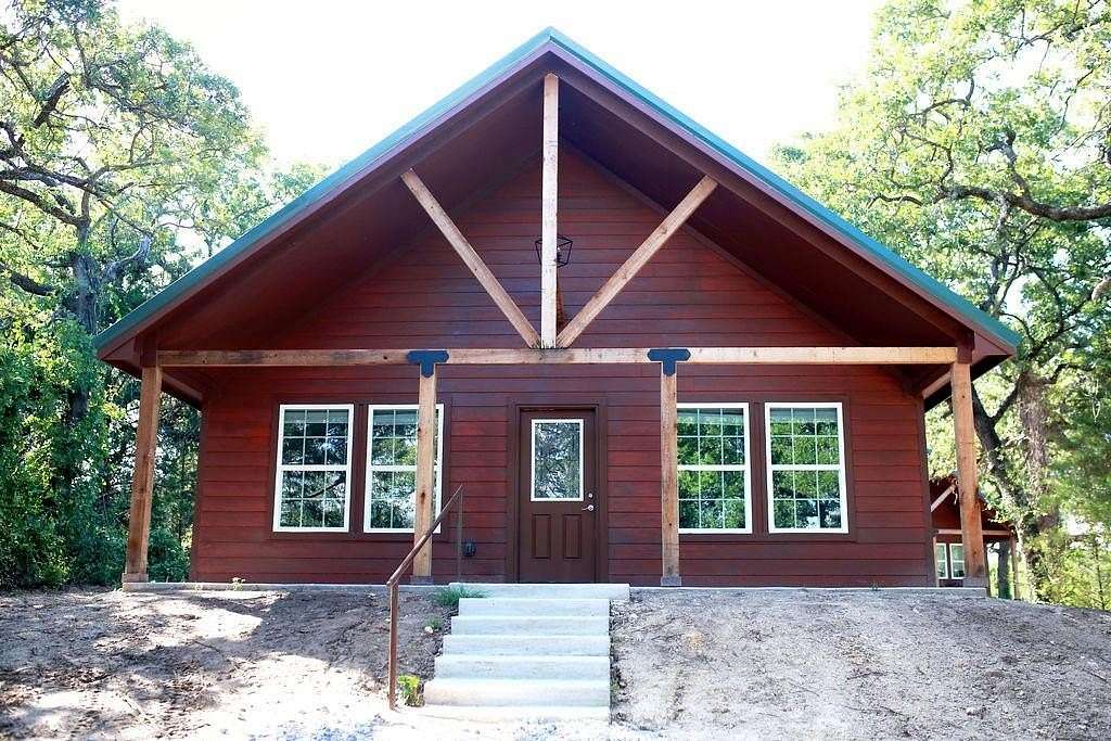 13 Acres of Land with Home for Lease in Azle, Texas