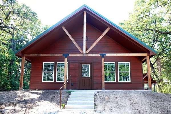 13 Acres of Land with Home for Lease in Azle, Texas