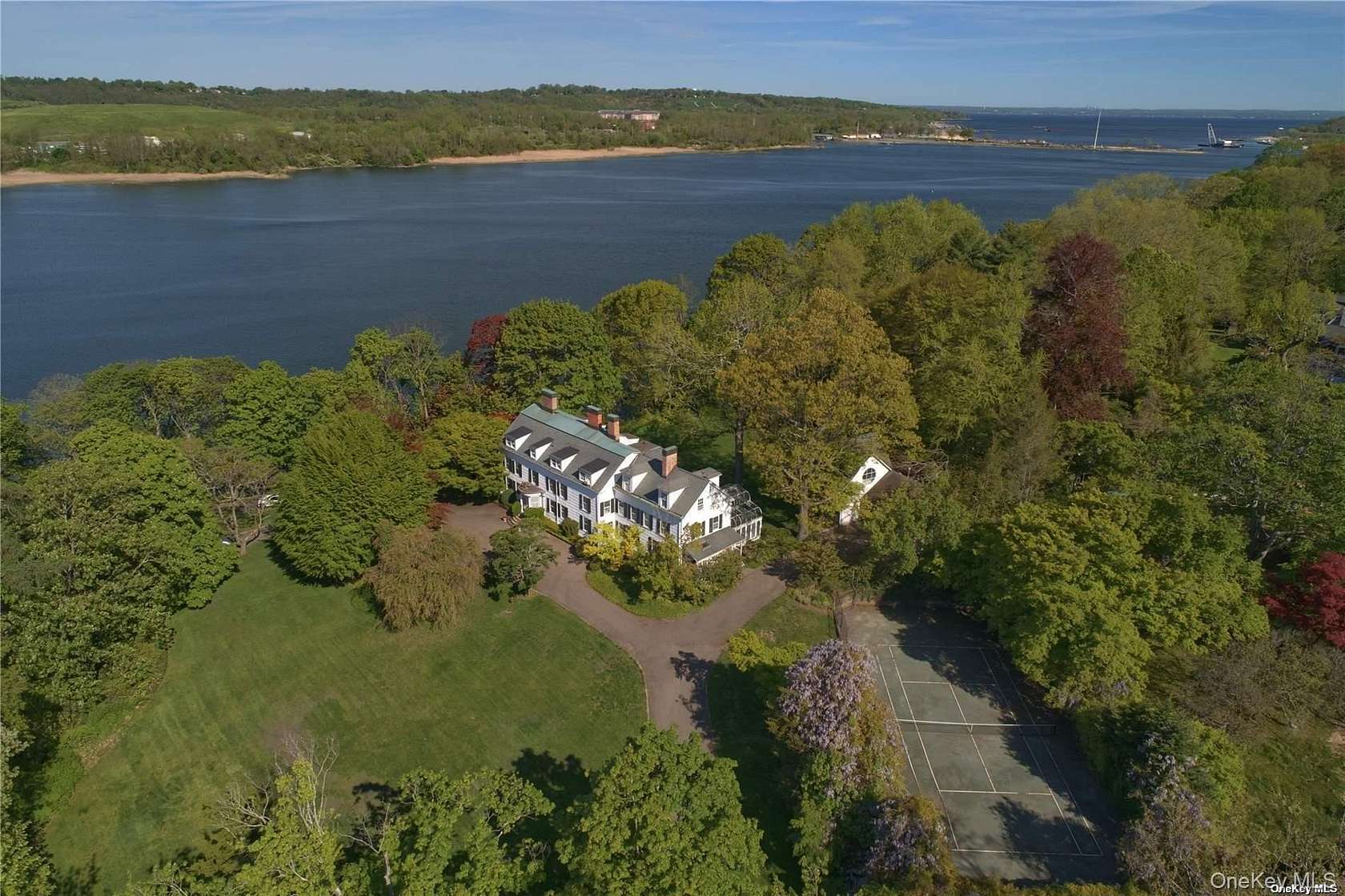 2.75 Acres of Residential Land with Home for Lease in Roslyn Harbor, New York