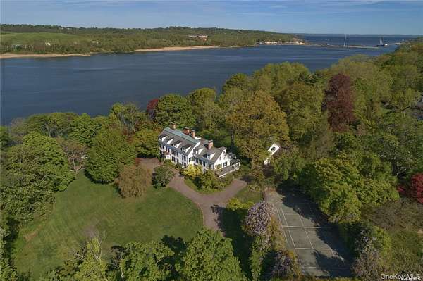 2.75 Acres of Residential Land with Home for Lease in Roslyn Harbor, New York