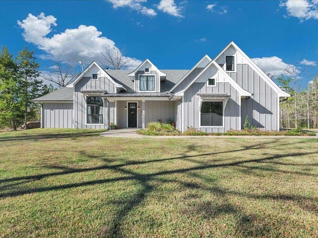 2 Acres of Land with Home for Sale in Nacogdoches, Texas