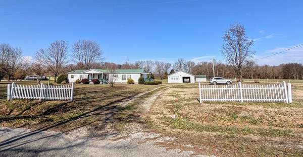 4 Acres of Residential Land with Home for Sale in Paris, Tennessee