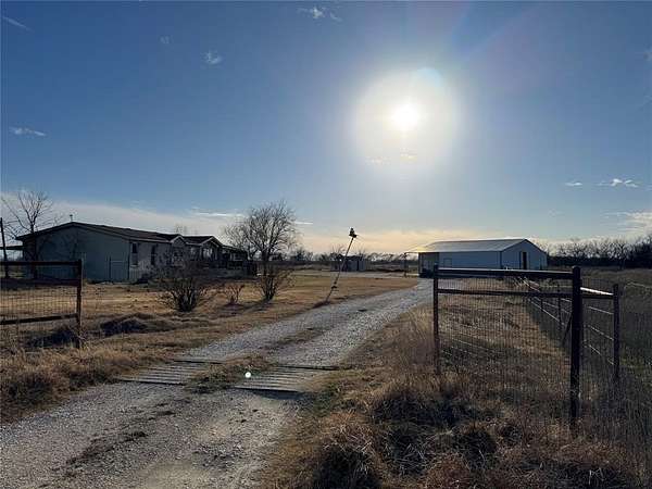 33 Acres of Agricultural Land with Home for Lease in Sherman, Texas