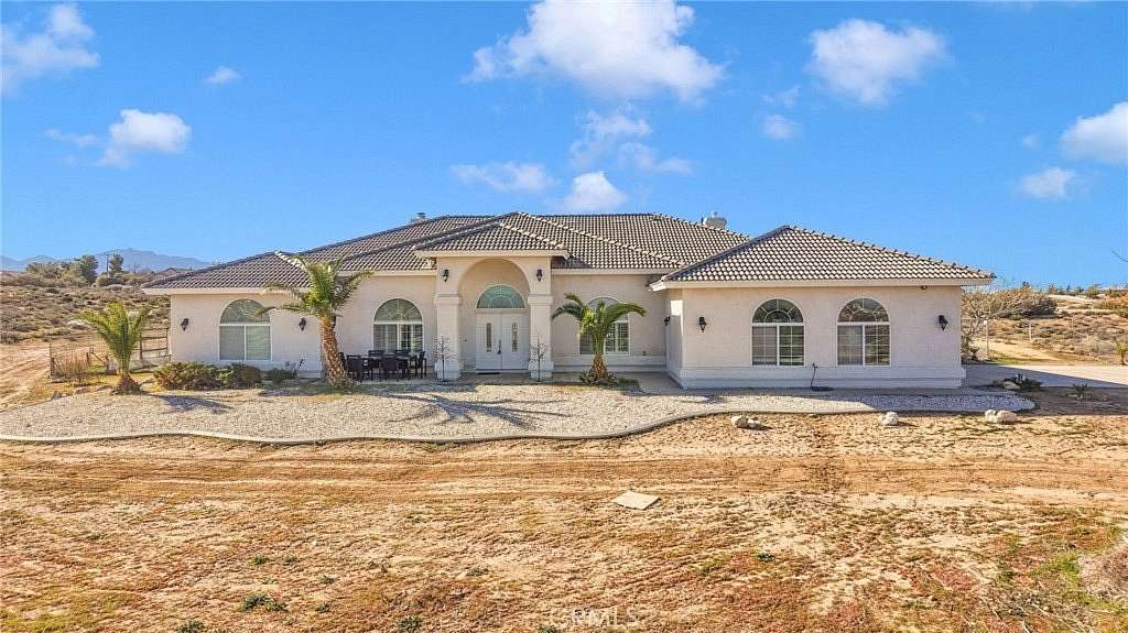 2.52 Acres of Residential Land with Home for Sale in Oak Hills, California