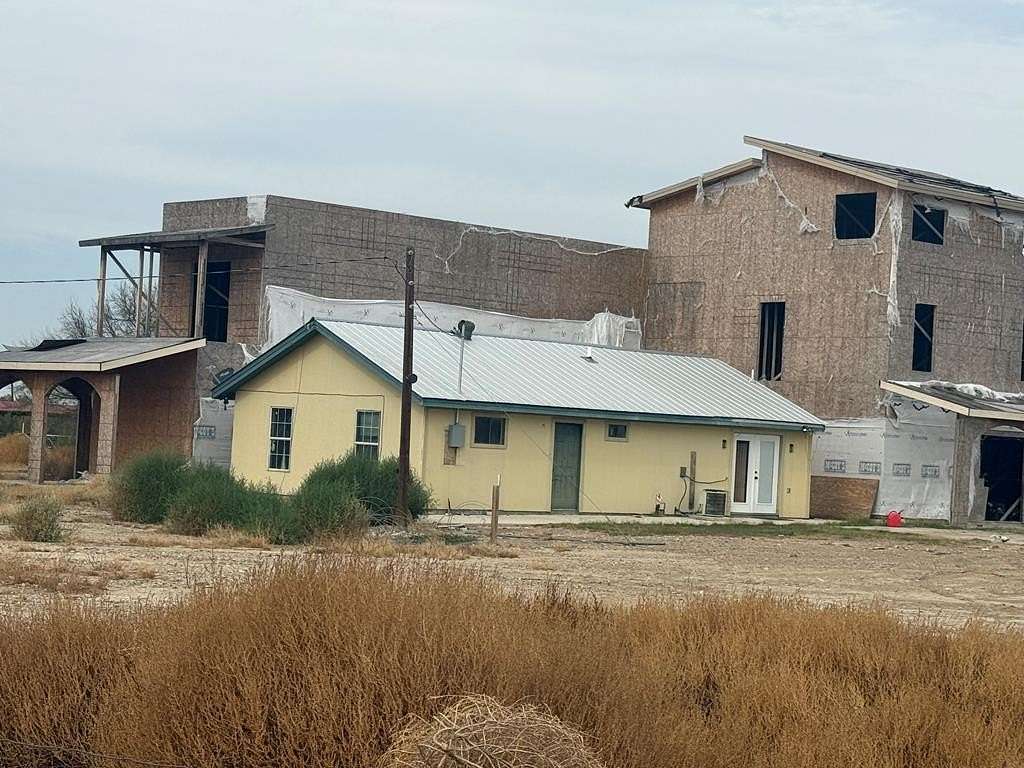 418 Acres of Agricultural Land with Home for Sale in El Indio, Texas