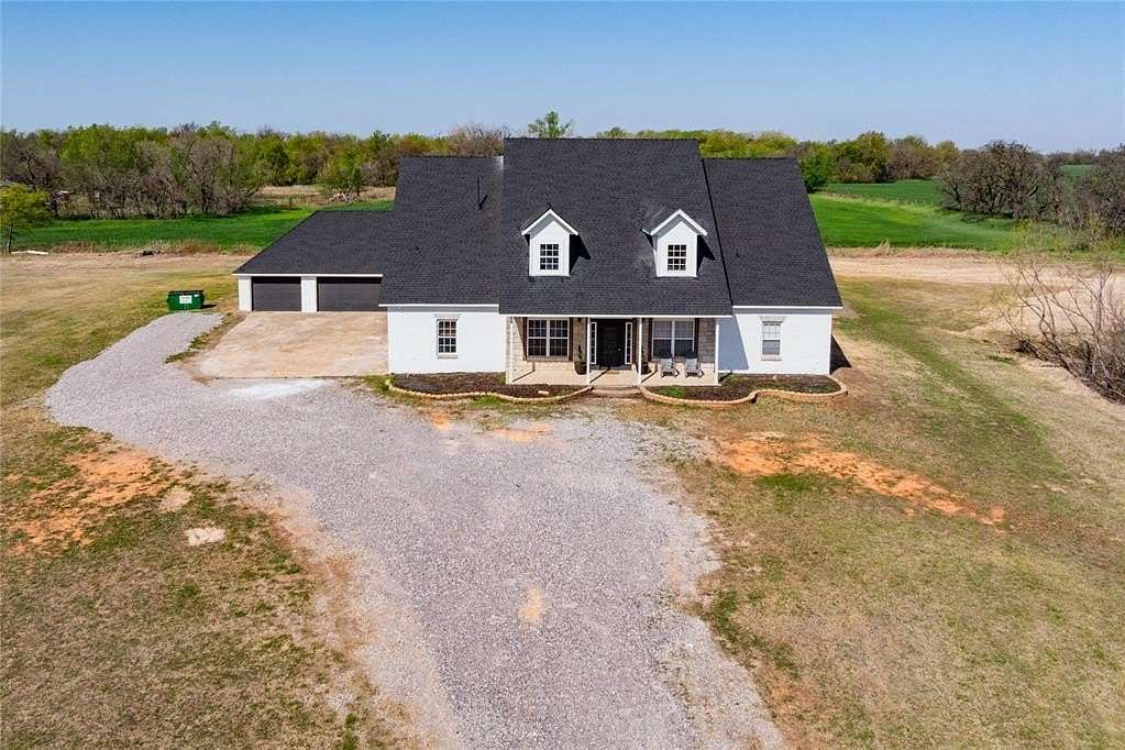 5 Acres of Residential Land with Home for Sale in El Reno, Oklahoma