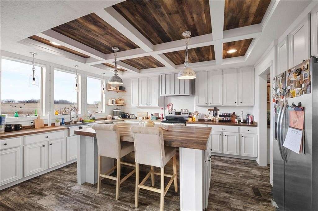 7.55 Acres of Residential Land with Home for Sale in Gravette, Arkansas