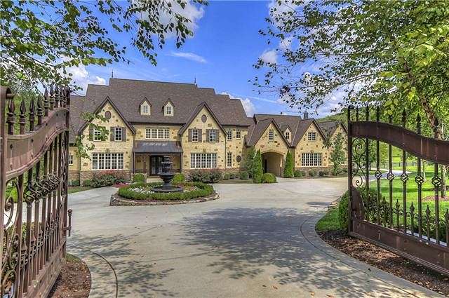 6 Acres of Residential Land with Home for Sale in Franklin, Tennessee