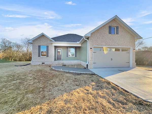 45 Acres of Land with Home for Sale in Carthage, Tennessee