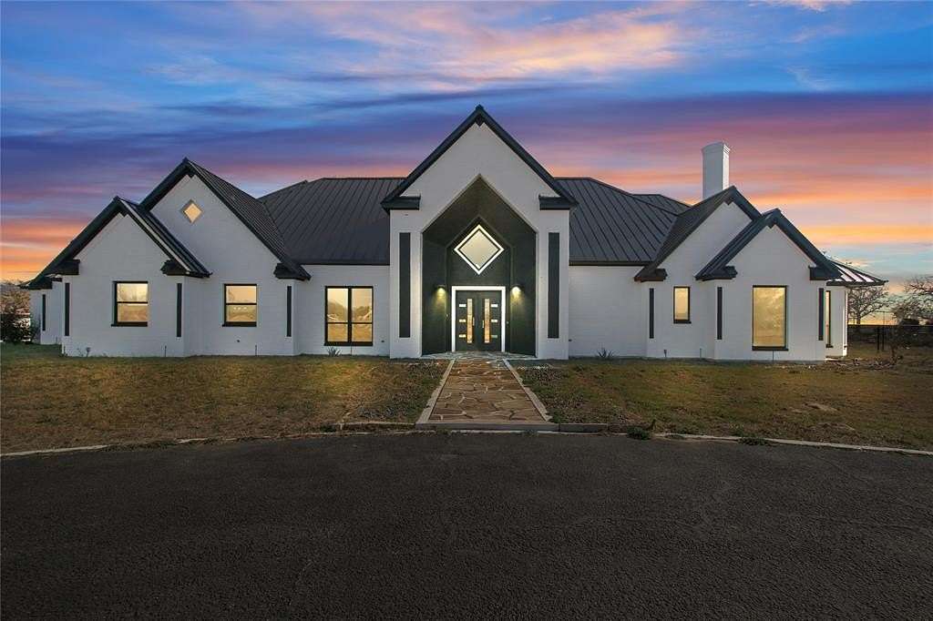 4.29 Acres of Residential Land with Home for Lease in Krugerville, Texas