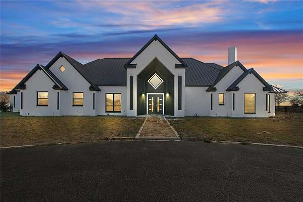 4.29 Acres of Residential Land with Home for Lease in Krugerville, Texas