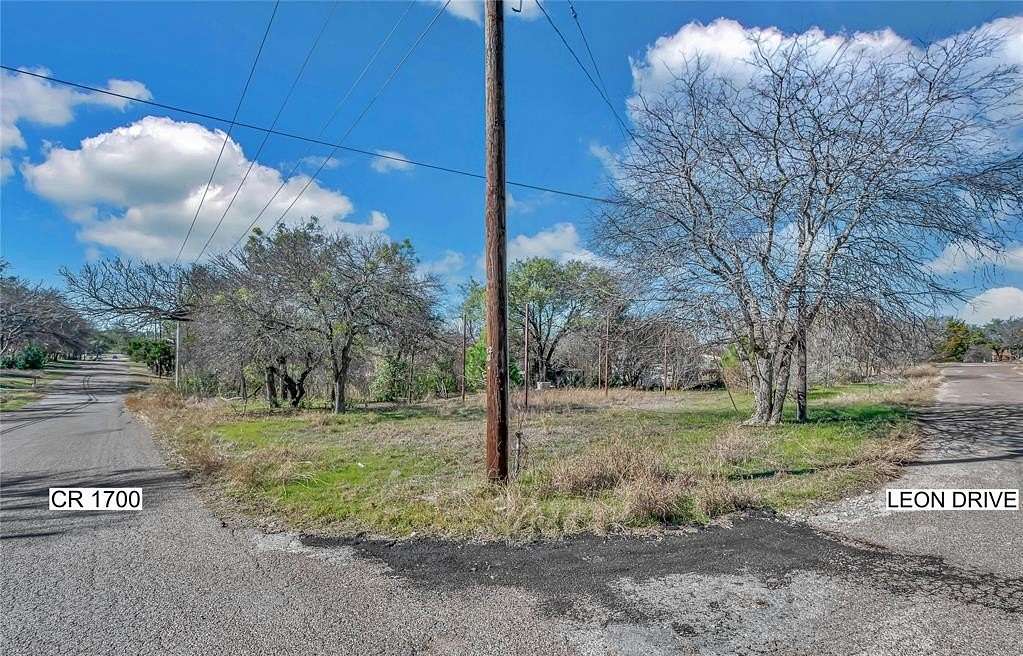 1 Acre of Land for Sale in Clifton, Texas