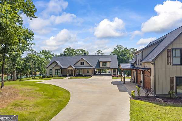 20.2 Acres of Land with Home for Sale in Hartwell, Georgia