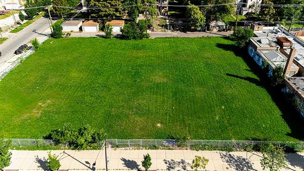 0.2 Acres of Mixed-Use Land for Sale in Chicago, Illinois
