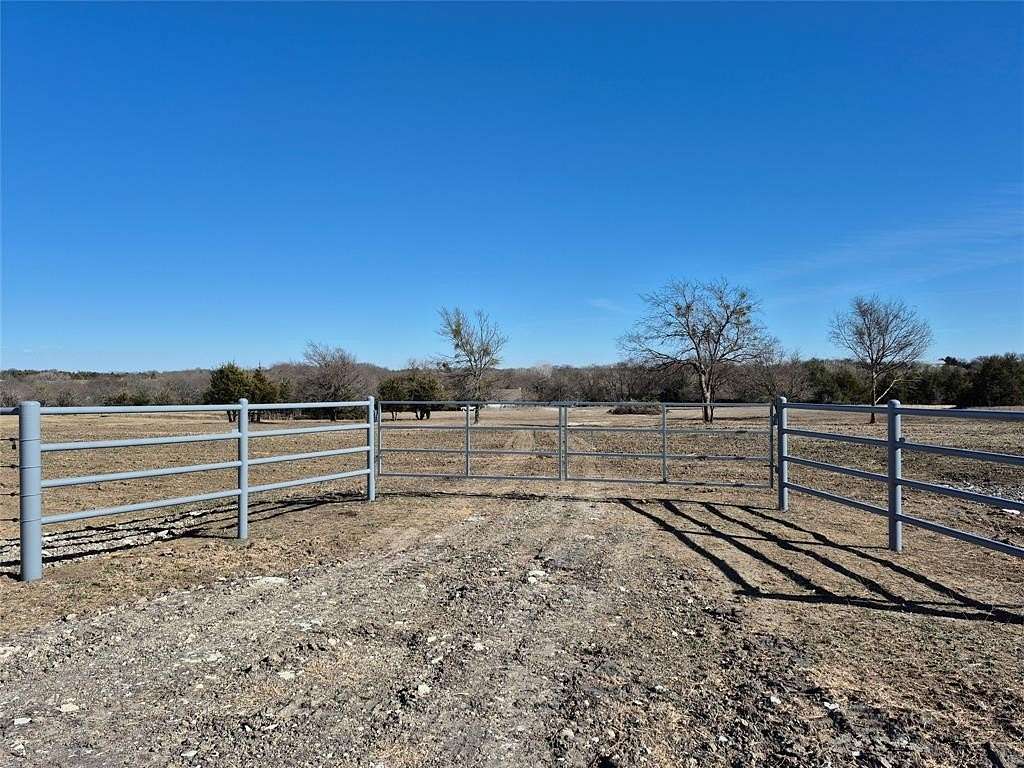 5 Acres of Residential Land for Sale in Trenton, Texas