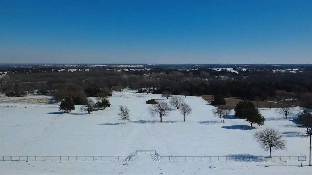 5 Acres of Residential Land for Sale in Trenton, Texas
