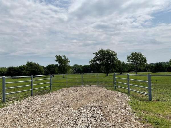 5 Acres of Residential Land for Sale in Trenton, Texas