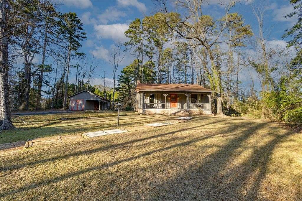 2 Acres of Residential Land with Home for Sale in Mineola, Texas