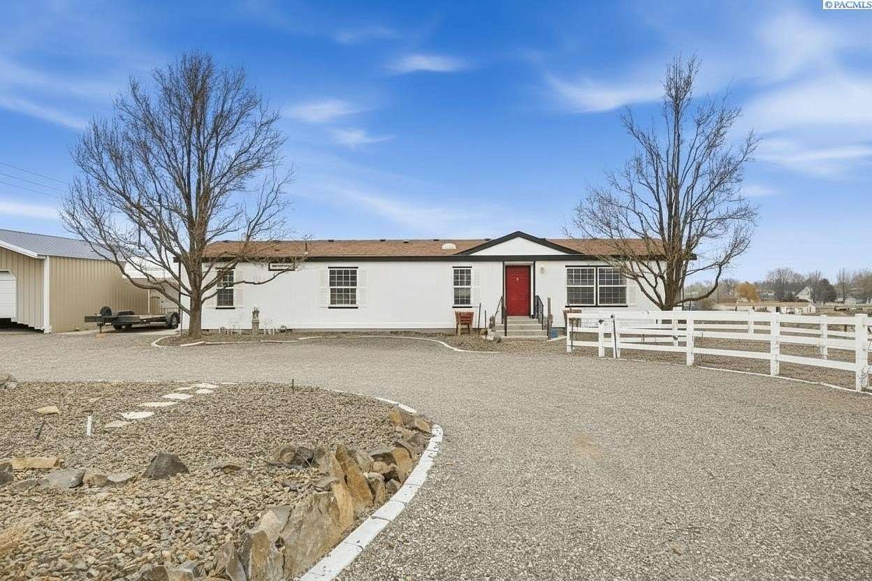 2.18 Acres of Residential Land with Home for Sale in Benton City, Washington