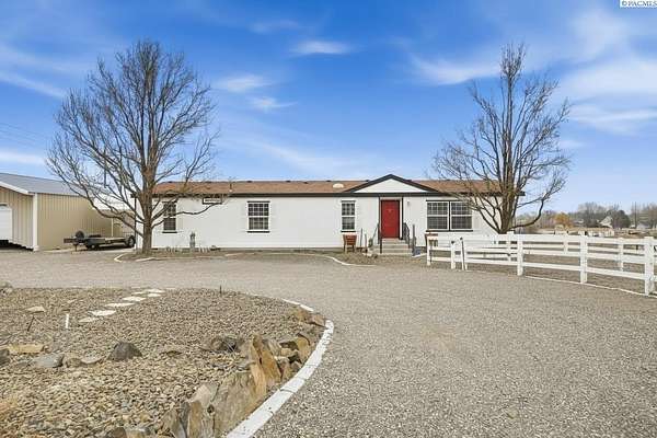 2.18 Acres of Residential Land with Home for Sale in Benton City, Washington