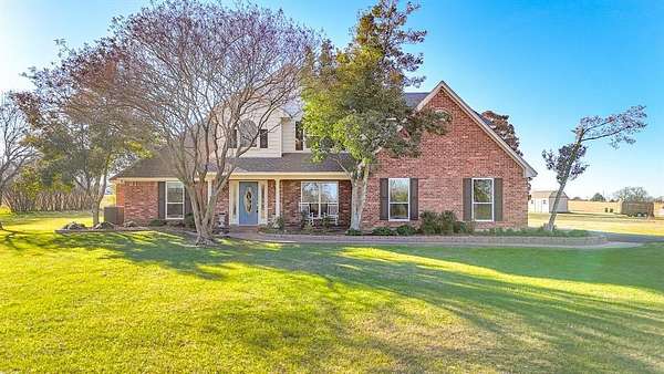 3 Acres of Residential Land with Home for Sale in Fairfield, Texas