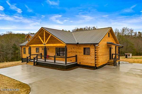 5 Acres of Residential Land with Home for Sale in Bybee, Tennessee