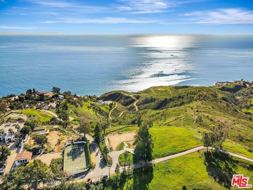 4.16 Acres of Land for Sale in Malibu, California