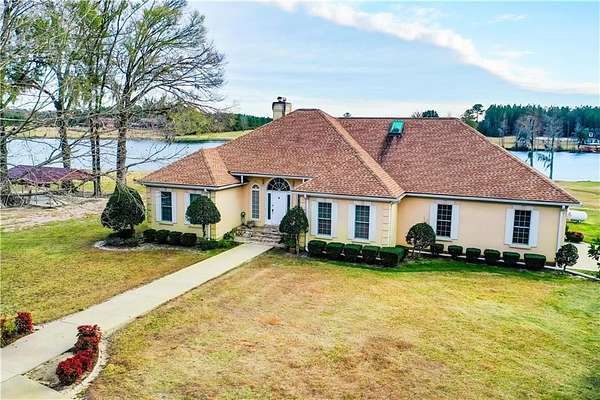 28.6 Acres of Land with Home for Sale in Waycross, Georgia