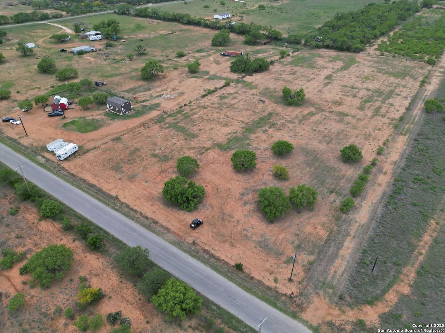 10.4 Acres of Land with Home for Sale in Charlotte, Texas