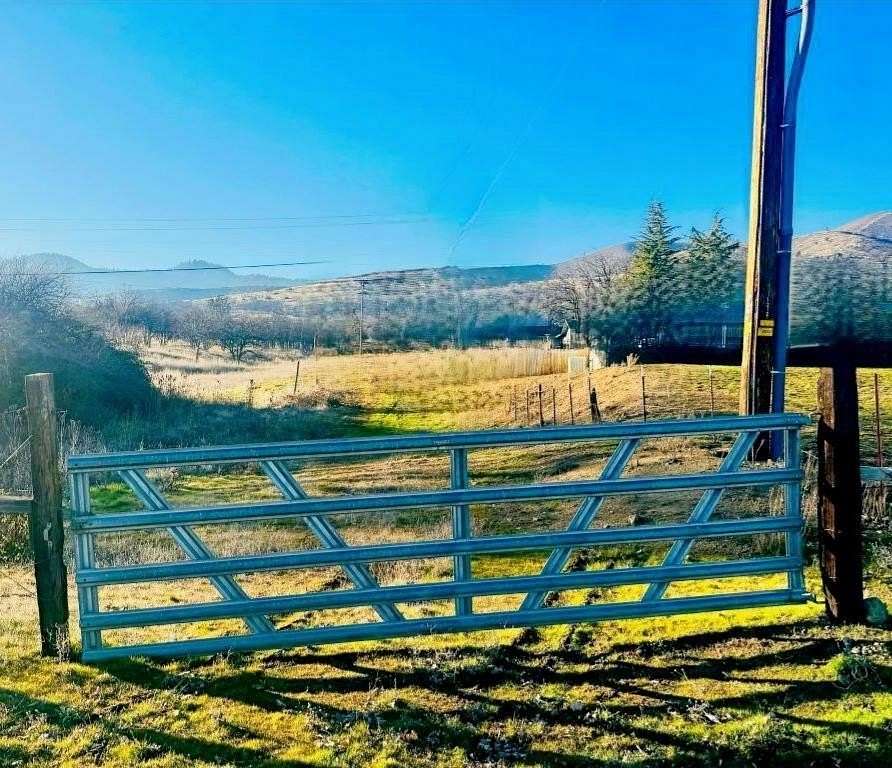 6.34 Acres of Residential Land for Sale in Yreka, California