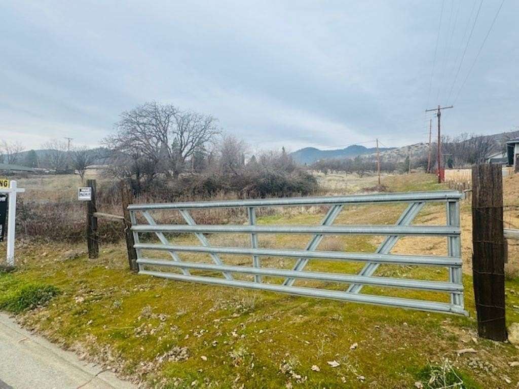 6.34 Acres of Residential Land for Sale in Yreka, California