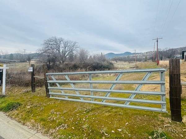 6.34 Acres of Residential Land for Sale in Yreka, California