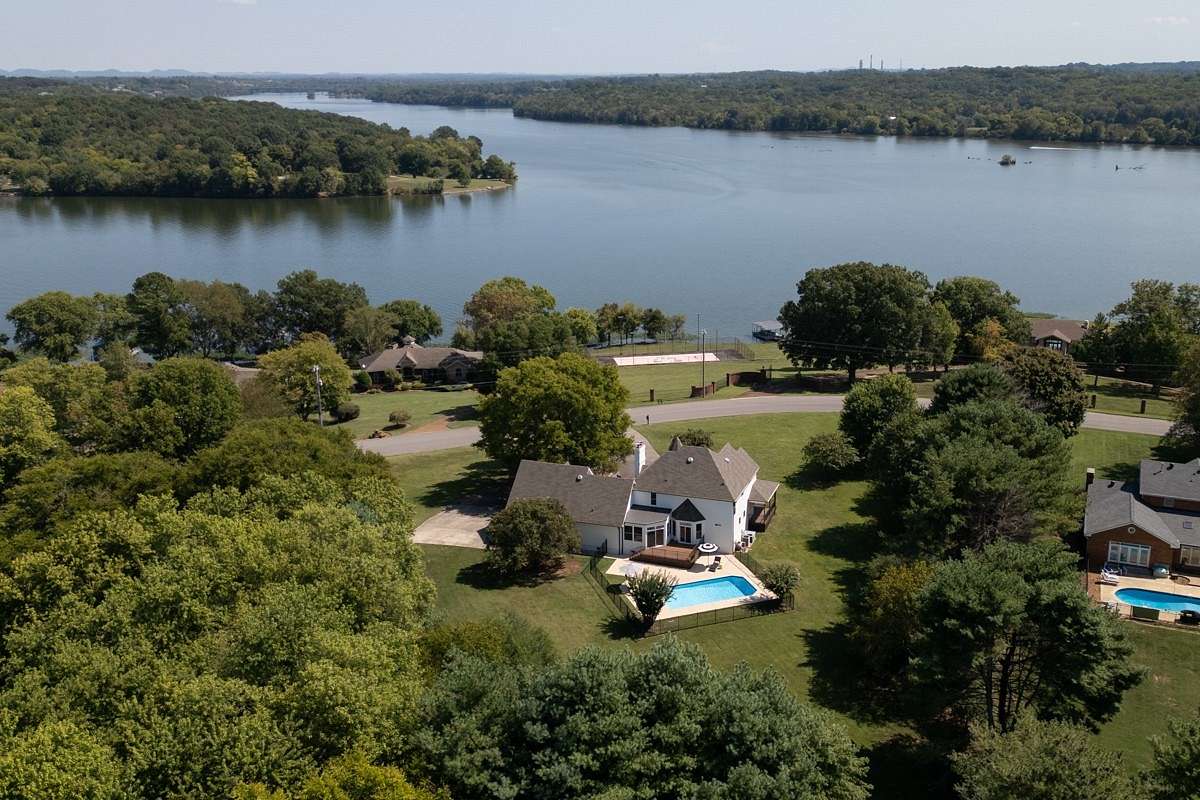 1.85 Acres of Residential Land with Home for Sale in Gallatin, Tennessee