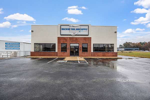 1.75 Acres of Improved Commercial Land for Sale in Jackson, Tennessee