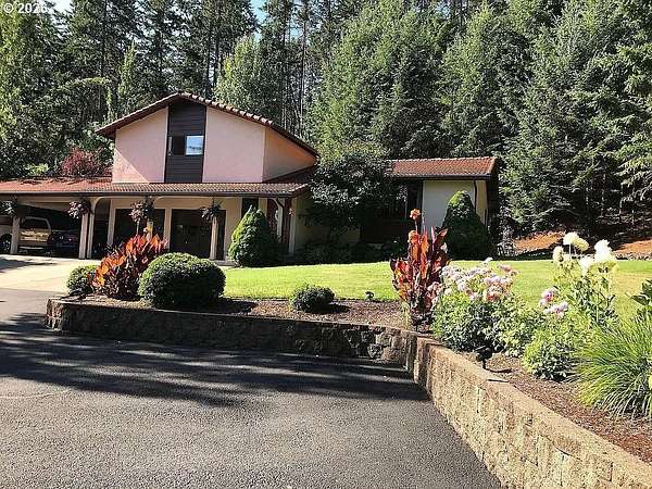 2.67 Acres of Residential Land with Home for Sale in Roseburg, Oregon